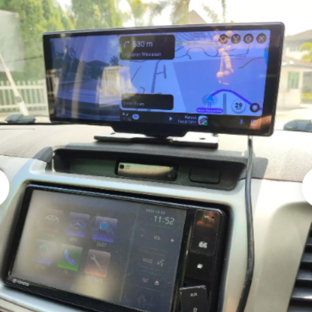 touchscreen car display with apple carplay and android auto